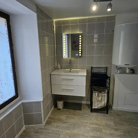 Appartement 2 Personnes Avec Jardin Et Salle Spa Lägenhet *